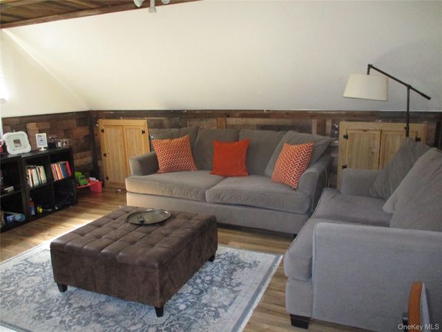 39 Split Cedar Drive, Islandia, NY 11749