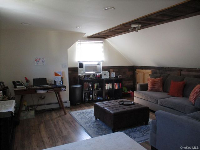 39 Split Cedar Drive, Islandia, NY 11749