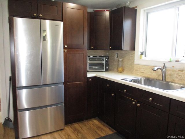 39 Split Cedar Drive, Islandia, NY 11749