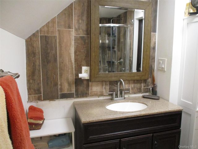 39 Split Cedar Drive, Islandia, NY 11749