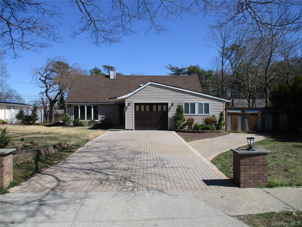 39 Split Cedar Drive, Islandia, NY 11749