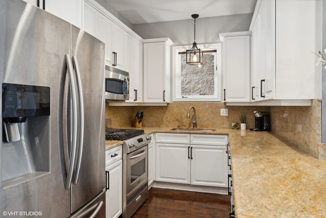 3233 N Racine Avenue 1, Chicago, IL 60657