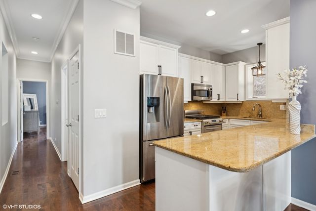 3233 N Racine Avenue 1, Chicago, IL 60657