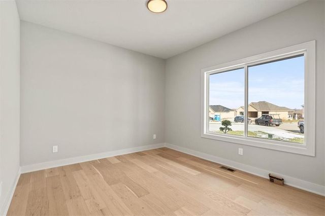 4374 Tee Box Drive, Basehor, KS 66007