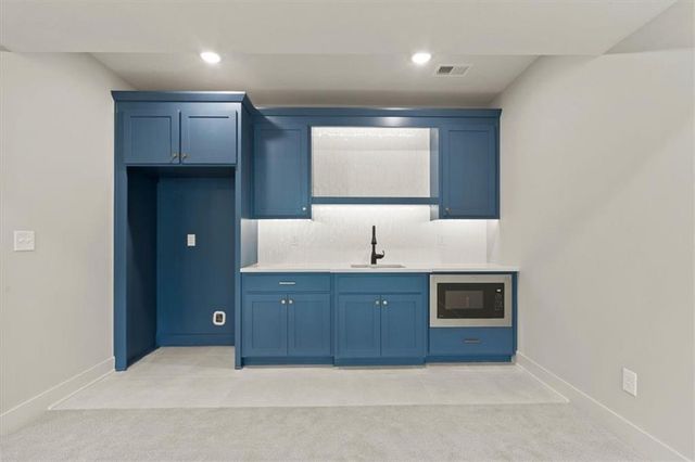 4374 Tee Box Drive, Basehor, KS 66007