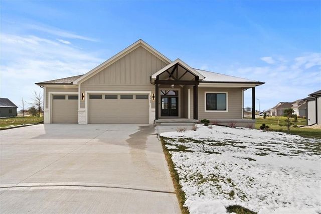 4374 Tee Box Drive, Basehor, KS 66007