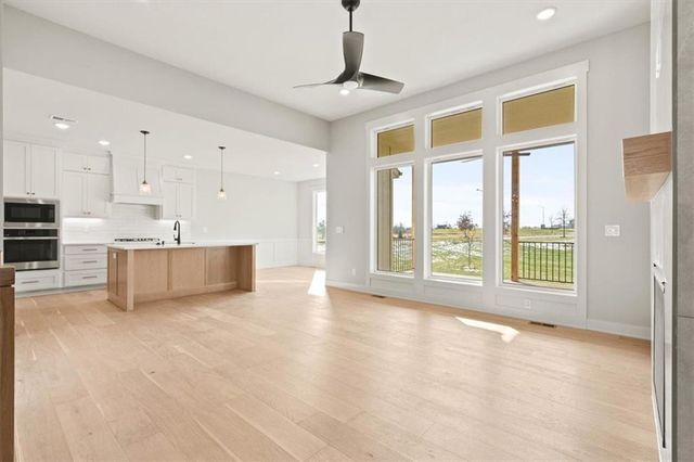 4374 Tee Box Drive, Basehor, KS 66007
