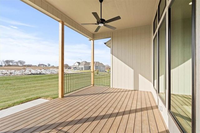 4374 Tee Box Drive, Basehor, KS 66007