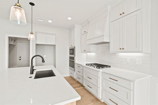 4374 Tee Box Drive, Basehor, KS 66007