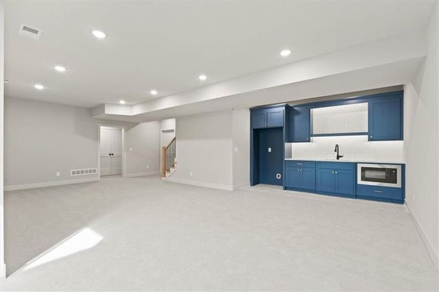 4374 Tee Box Drive, Basehor, KS 66007