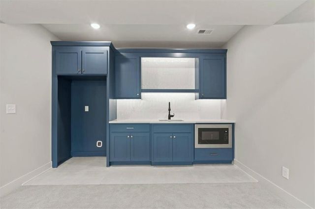 4374 Tee Box Drive, Basehor, KS 66007