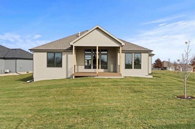 4374 Tee Box Drive, Basehor, KS 66007