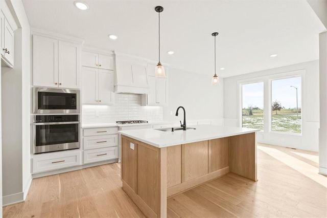 4374 Tee Box Drive, Basehor, KS 66007