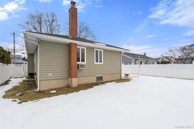 156 N Pine Street, Massapequa, NY 11758