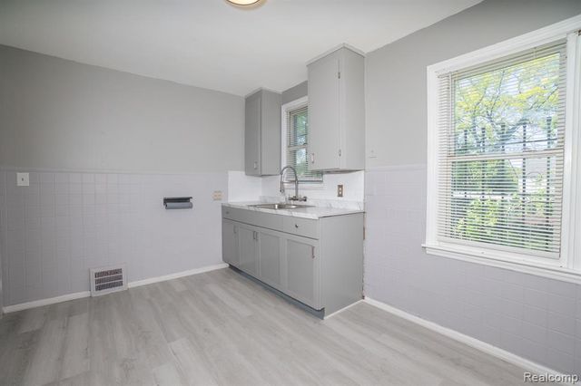 6251 Minock Street, Detroit, MI 48228