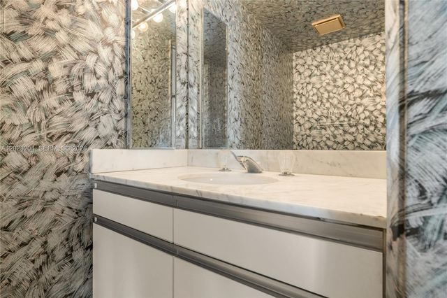 9 Island Ave 2115, Miami Beach, FL 33139