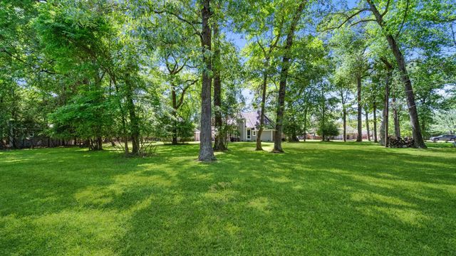 502 Garrett Drive, Magnolia, TX 77354