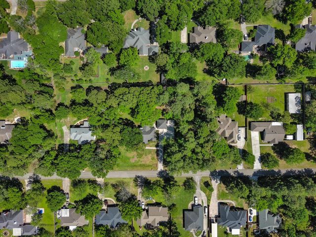 502 Garrett Drive, Magnolia, TX 77354