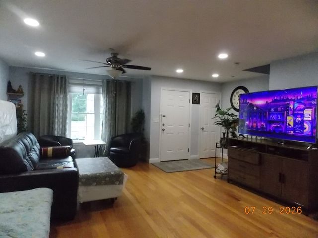 1 Paradise Ln J3, Whitman, MA 02382
