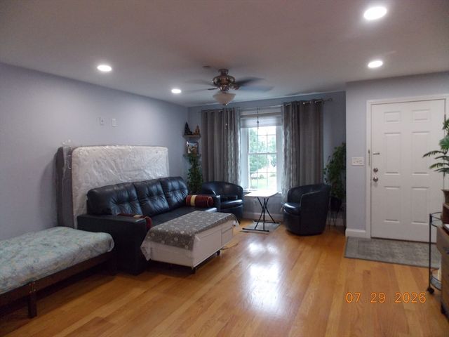 1 Paradise Ln J3, Whitman, MA 02382