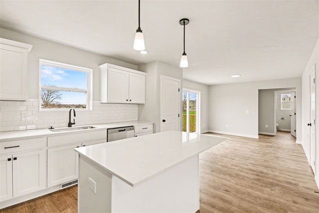 1096 Vertex Circle, Kalamazoo, MI 49009