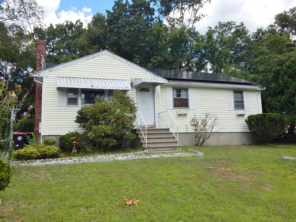 104 Crestfield Dr, Brockton, MA 02302