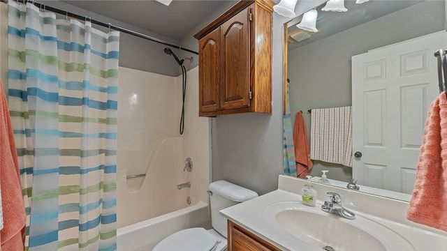8 Northaven Street, Farmington, AR 72730