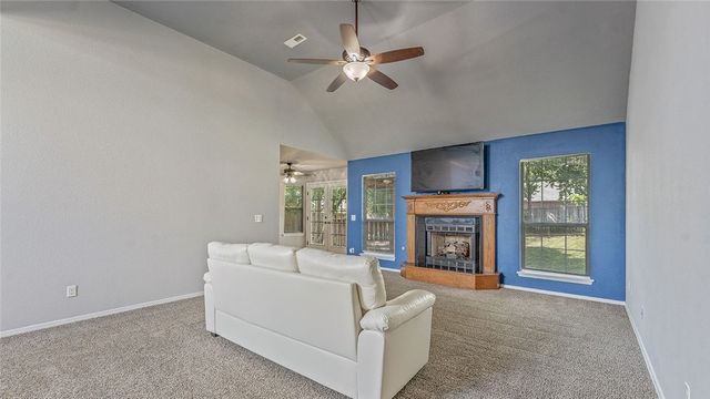 8 Northaven Street, Farmington, AR 72730