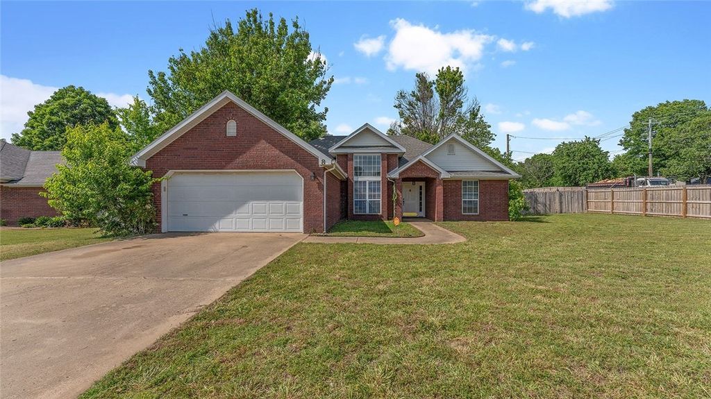 8 Northaven Street, Farmington, AR 72730