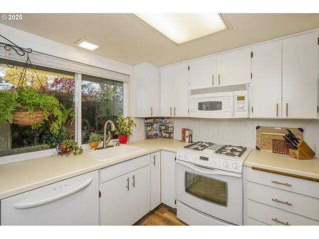 13065 Sw CARMEL St, Portland, OR 97224