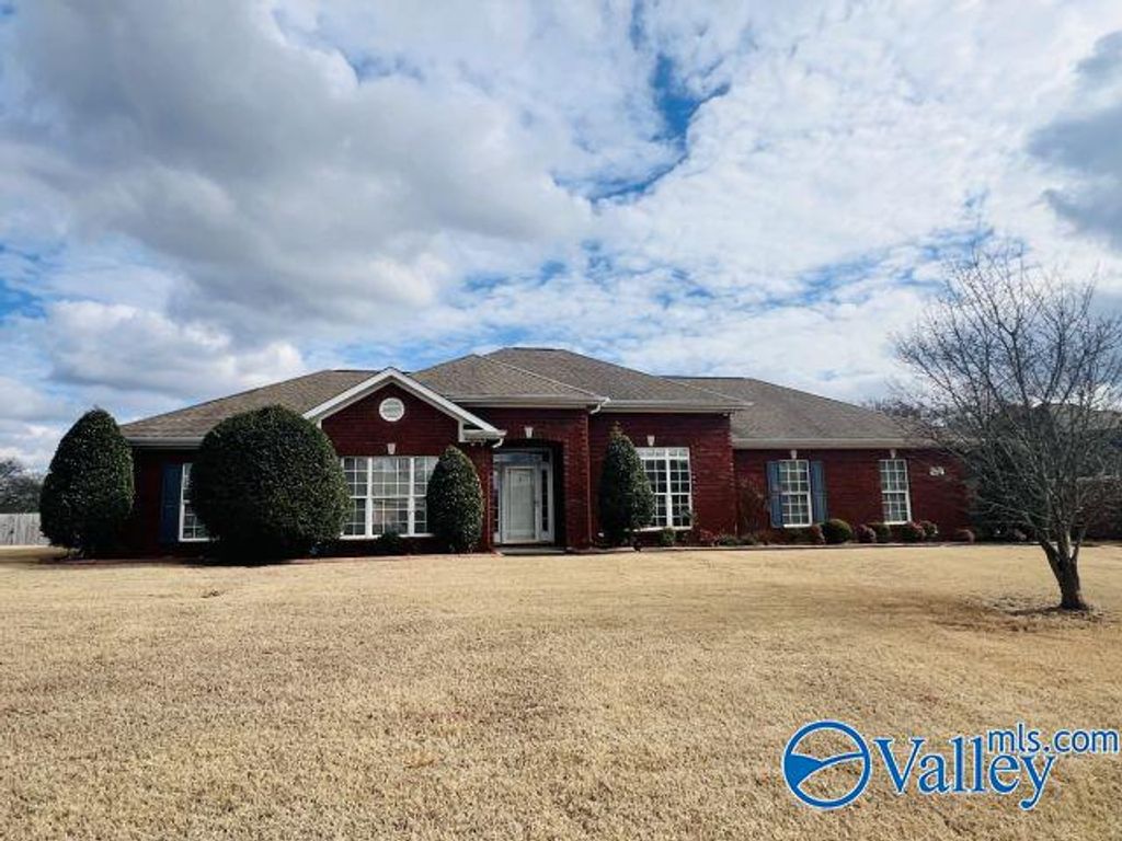 105 Gramercy Circle, Huntsville, AL 35806