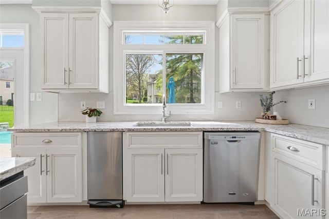 14812 Brook Hill Drive, Chesterfield, MO 63017