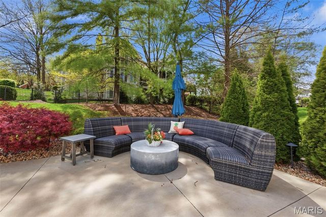 14812 Brook Hill Drive, Chesterfield, MO 63017