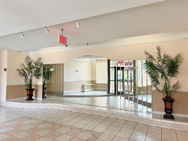 71-11 Yellowstone Boulevard 2G, Forest Hills, NY 11375