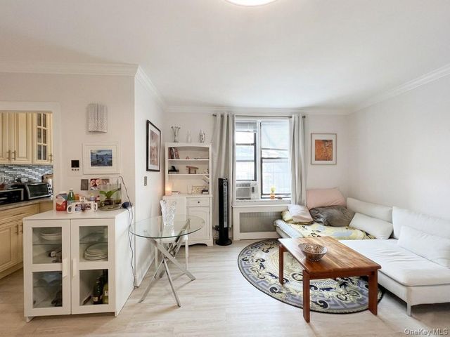 71-11 Yellowstone Boulevard 2G, Forest Hills, NY 11375