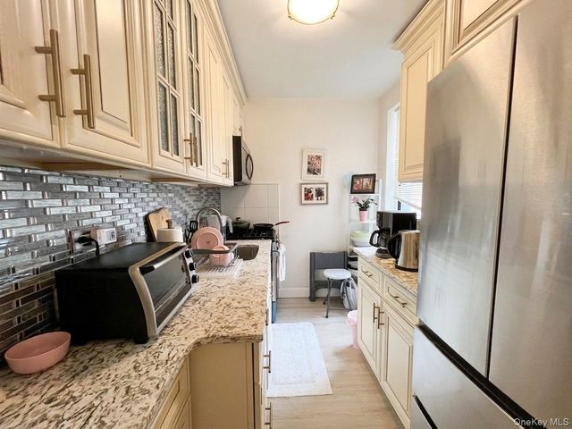 71-11 Yellowstone Boulevard 2G, Forest Hills, NY 11375