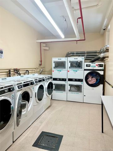 71-11 Yellowstone Boulevard 2G, Forest Hills, NY 11375