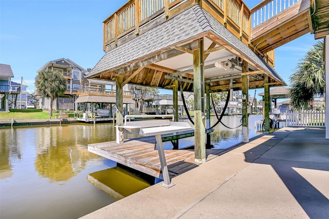 12836 E Madrid Road, Galveston, TX 77554