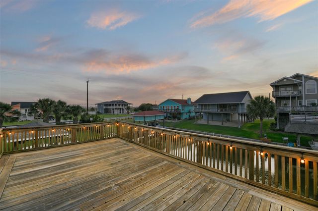 12836 E Madrid Road, Galveston, TX 77554