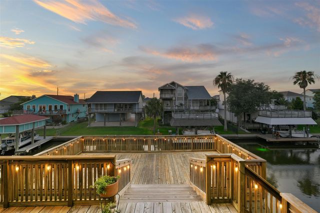 12836 E Madrid Road, Galveston, TX 77554