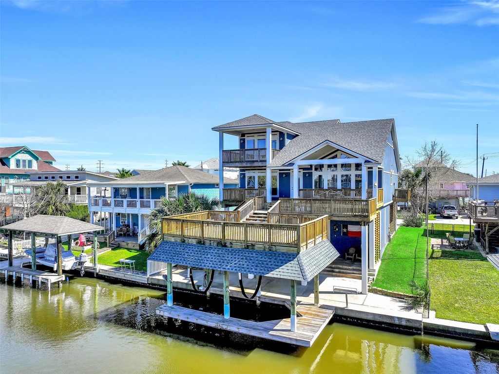 12836 E Madrid Road, Galveston, TX 77554