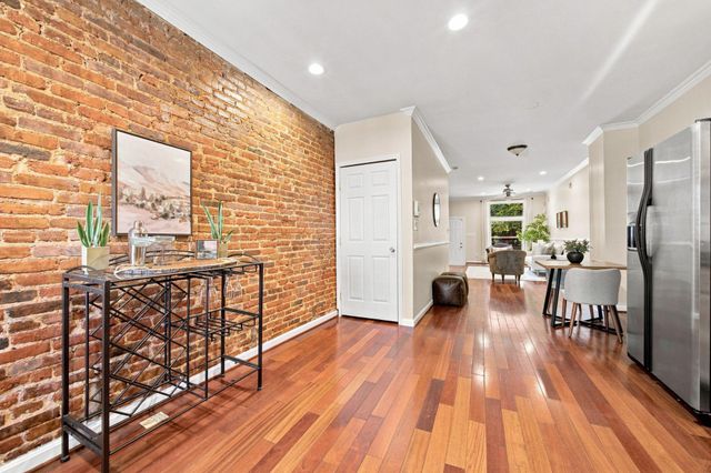 142 N LINWOOD AVE, Baltimore, MD 21224