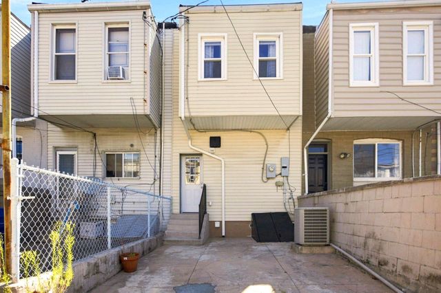 142 N LINWOOD AVE, Baltimore, MD 21224