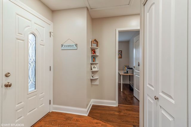 2043 University Drive, Naperville, IL 60565