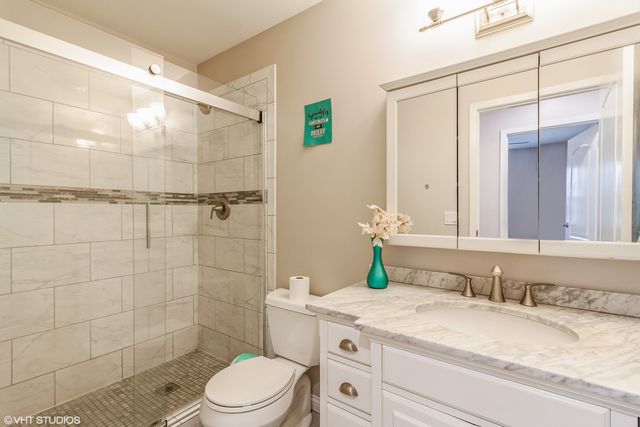 2043 University Drive, Naperville, IL 60565