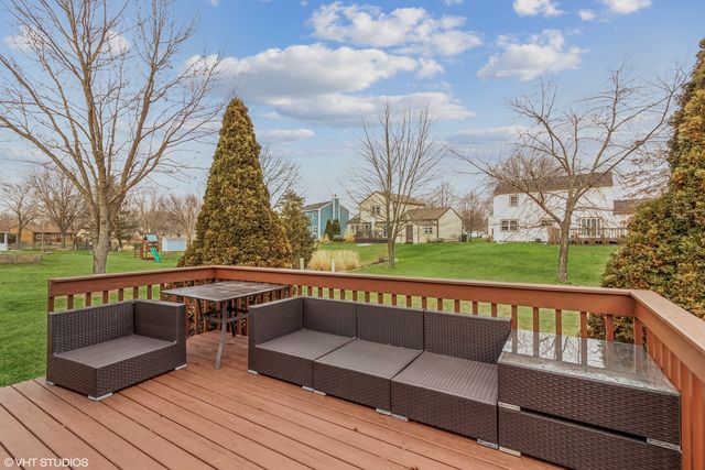 2043 University Drive, Naperville, IL 60565