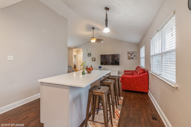 2043 University Drive, Naperville, IL 60565