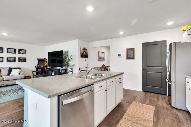 306 Cleat Drive, Surf City, NC 28445
