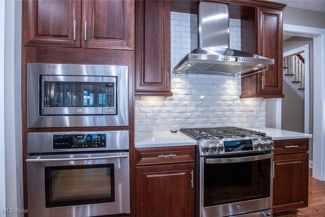 355 Wakefield Run Boulevard, Hinckley, OH 44233