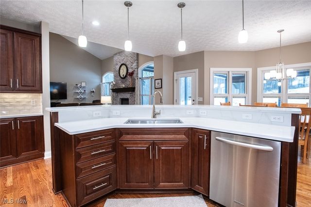 355 Wakefield Run Boulevard, Hinckley, OH 44233